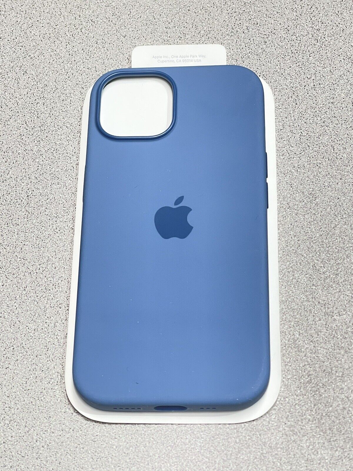 Apple iPhone 15 Silicone Case with MagSafe in the Winter Blue colorway-MT0Y3ZM/A